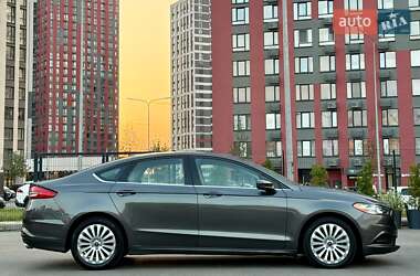Седан Ford Fusion 2017 в 