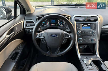Седан Ford Fusion 2017 в 