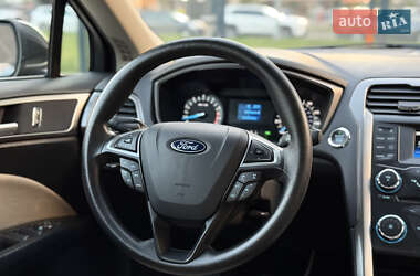Седан Ford Fusion 2017 в 