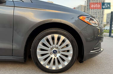 Седан Ford Fusion 2017 в 