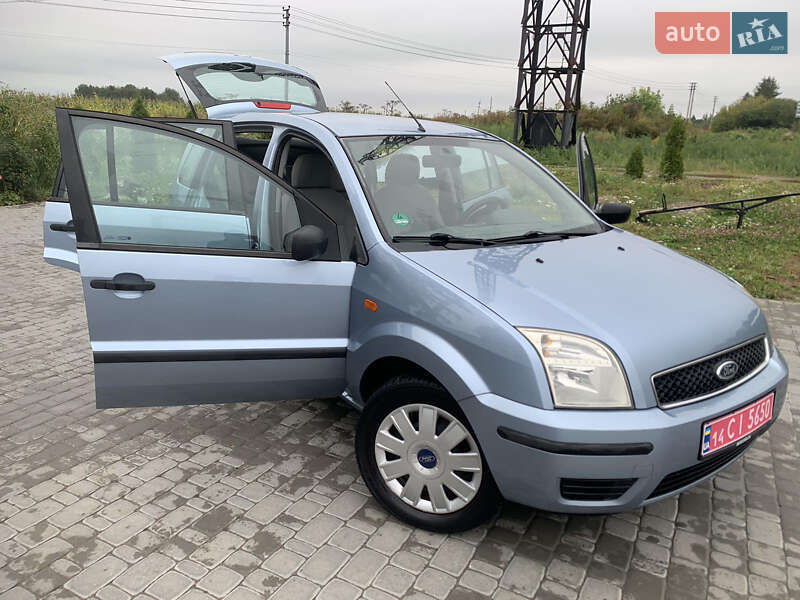 Хэтчбек Ford Fusion 2004 в Борщеве