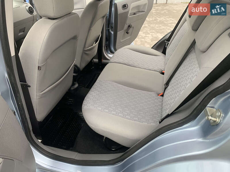 Хэтчбек Ford Fusion 2004 в Борщеве
