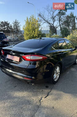 Седан Ford Fusion 2016 в 