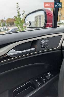 Седан Ford Fusion 2013 в 