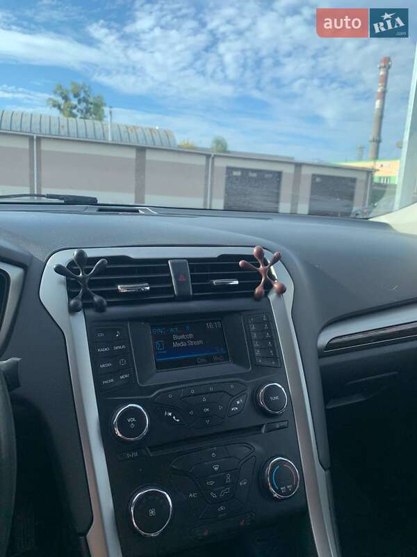 Седан Ford Fusion 2013 в Черкасах