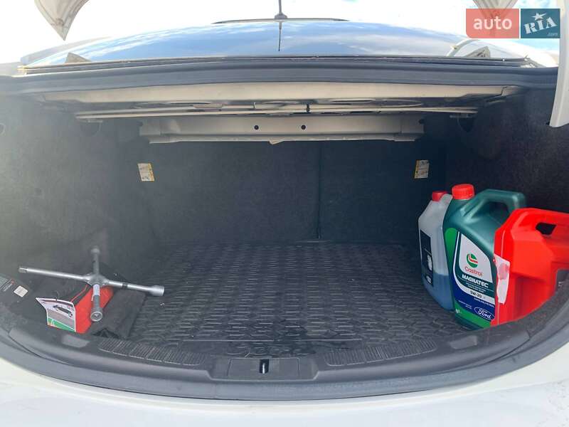 Седан Ford Fusion 2013 в Черкасах