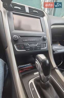 Седан Ford Fusion 2016 в 