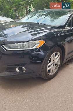 Седан Ford Fusion 2016 в 