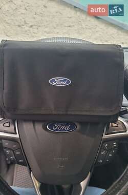 Седан Ford Fusion 2016 в 