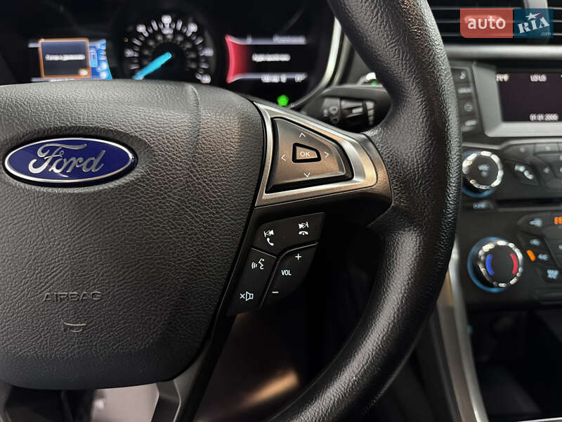 Седан Ford Fusion 2016 в Одесі