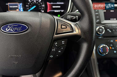 Седан Ford Fusion 2016 в 