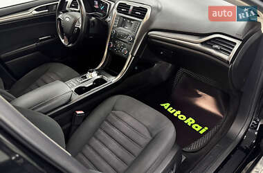 Седан Ford Fusion 2016 в 