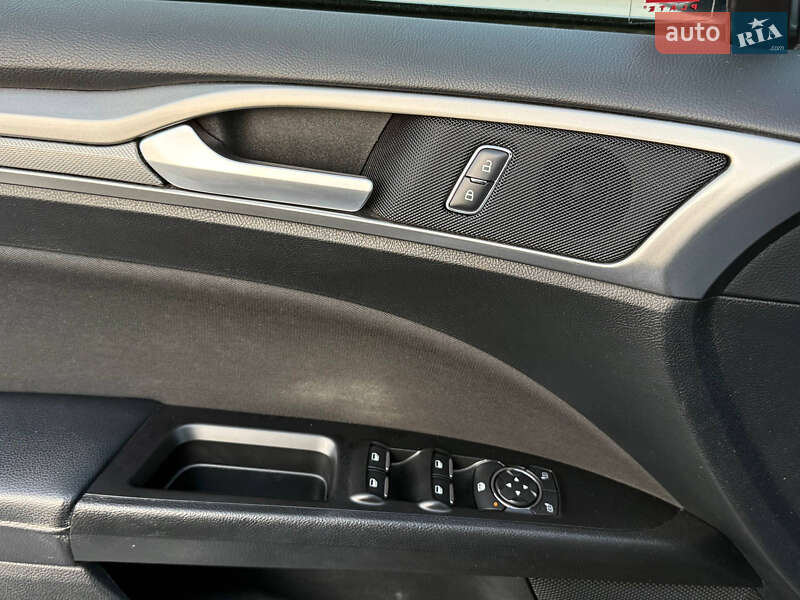Седан Ford Fusion 2016 в Киеве фото 3 Седан Ford Fusion 2016 в Киеве
