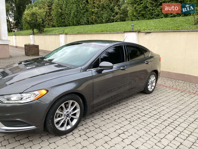 Седан Ford Fusion 2016 в Острозі
