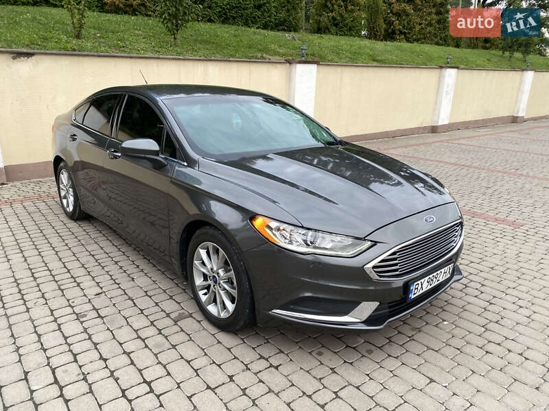 Седан Ford Fusion 2016 в Острозі