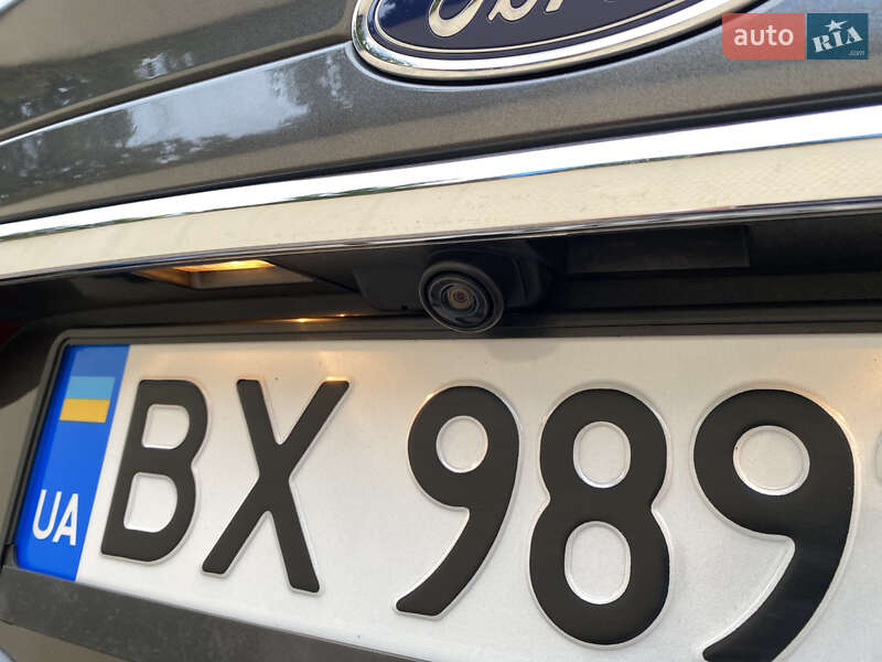 Седан Ford Fusion 2016 в Острозі