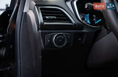 Седан Ford Fusion 2015 в 