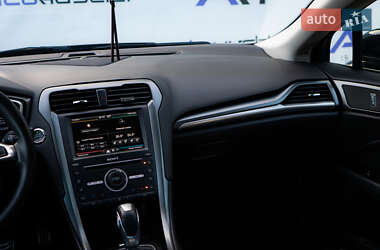 Седан Ford Fusion 2015 в 