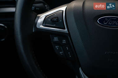 Седан Ford Fusion 2015 в 