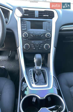 Седан Ford Fusion 2015 в 