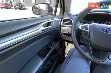 Седан Ford Fusion 2015 в 