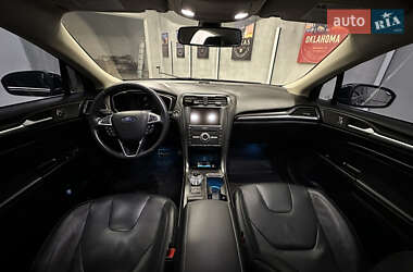 Седан Ford Fusion 2018 в 