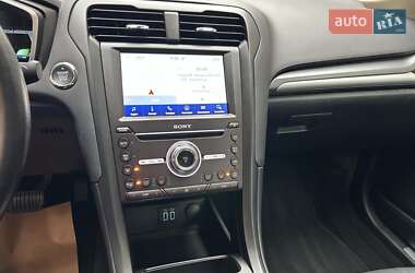 Седан Ford Fusion 2019 в 