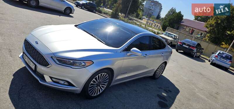 Седан Ford Fusion 2017 в 