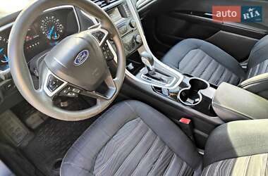 Седан Ford Fusion 2015 в 