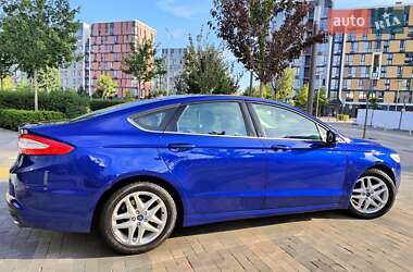 Седан Ford Fusion 2015 в 