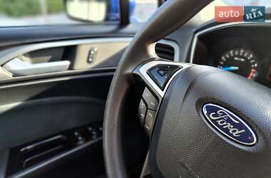 Седан Ford Fusion 2015 в 