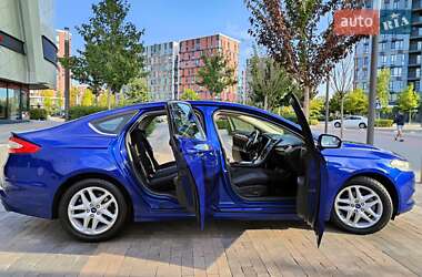 Седан Ford Fusion 2015 в 