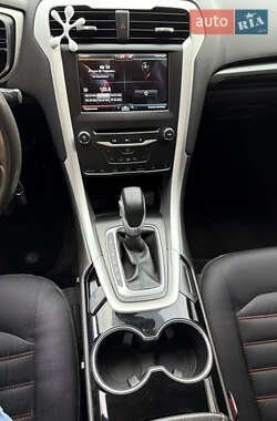 Седан Ford Fusion 2014 в 