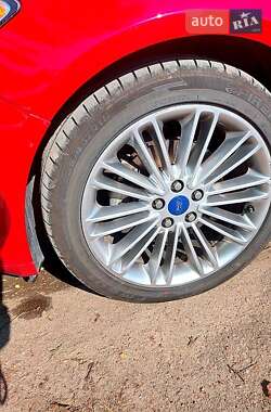 Седан Ford Fusion 2016 в 