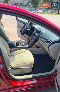 Седан Ford Fusion 2017 в 