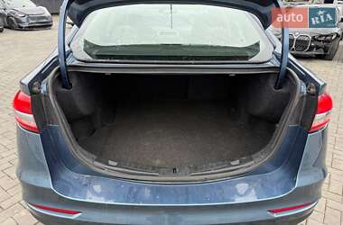 Седан Ford Fusion 2019 в 