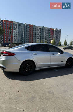 Седан Ford Fusion 2017 в 