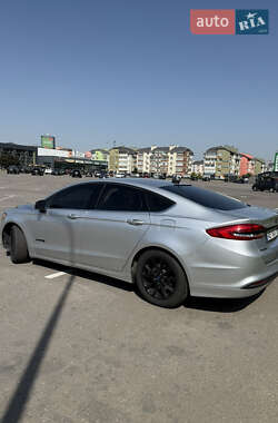 Седан Ford Fusion 2017 в 