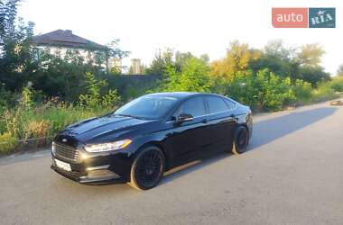 Седан Ford Fusion 2015 в 
