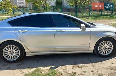 Седан Ford Fusion 2015 в 