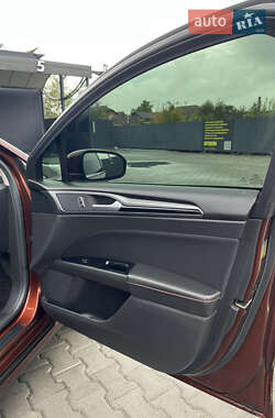 Седан Ford Fusion 2015 в 