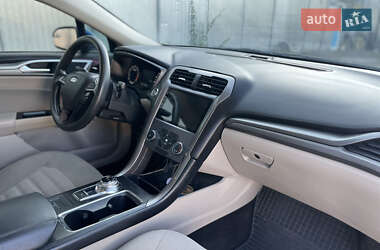 Седан Ford Fusion 2016 в 