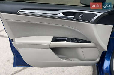 Седан Ford Fusion 2016 в 