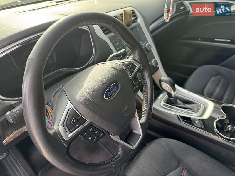 Седан Ford Fusion 2015 в Кременчуці