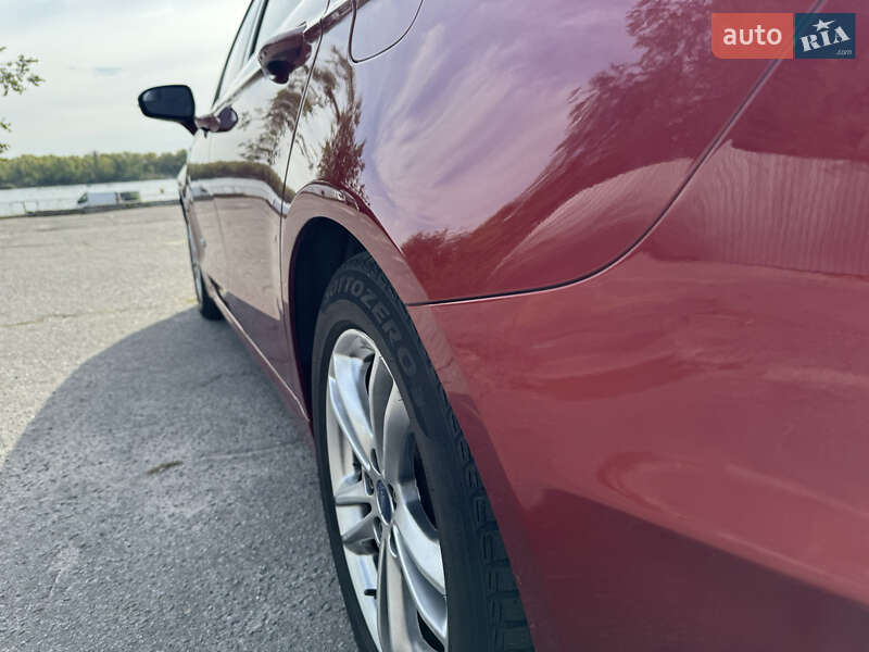 Седан Ford Fusion 2015 в Кременчуці