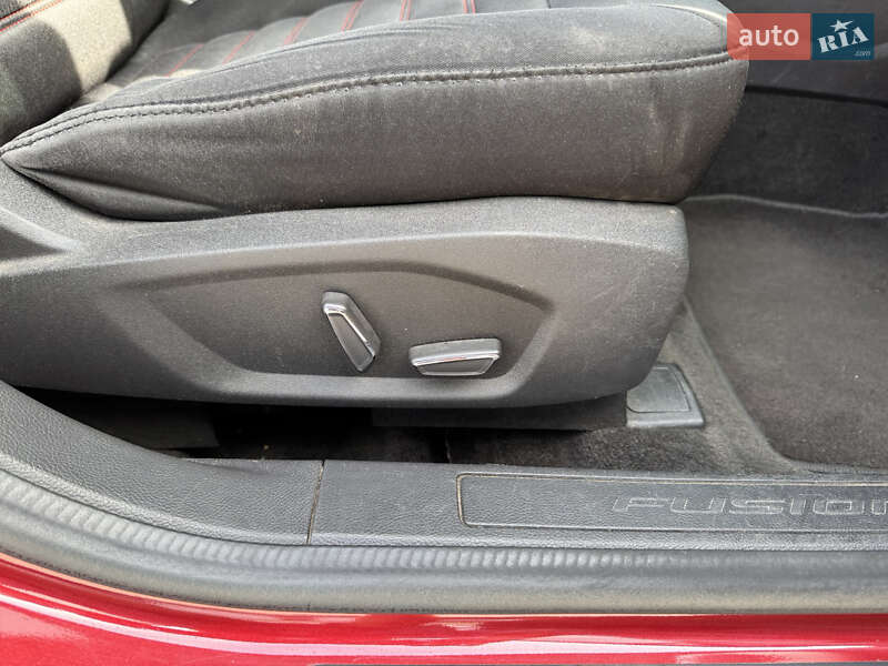 Седан Ford Fusion 2015 в Кременчуці