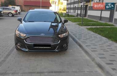 Седан Ford Fusion 2014 в Долині