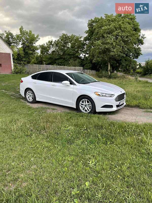 Седан Ford Fusion 2015 в Кременчуці
