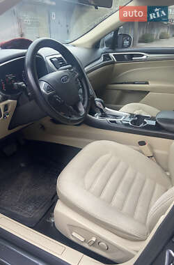Седан Ford Fusion 2015 в 