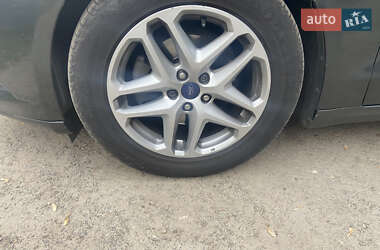 Седан Ford Fusion 2015 в 